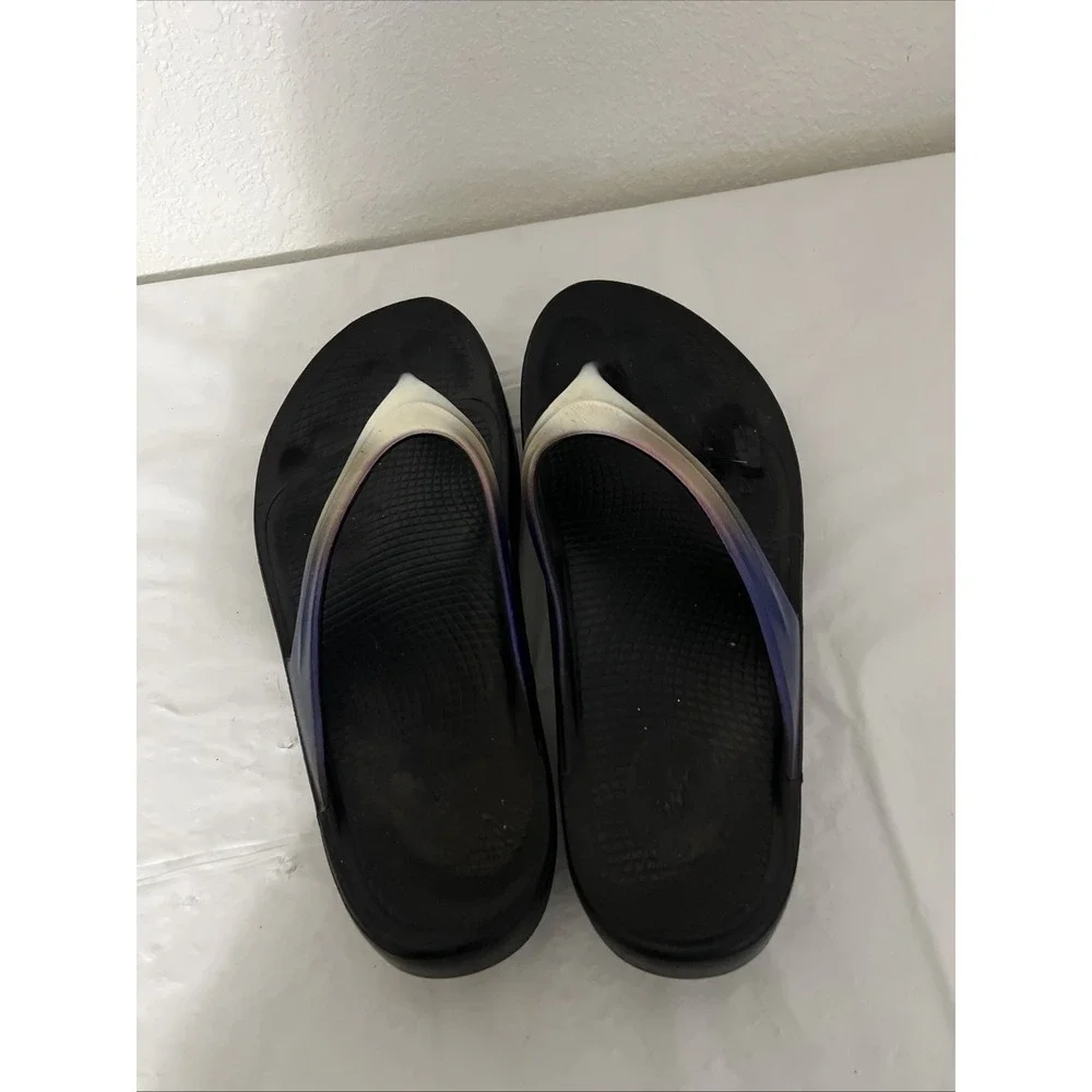 Women OOFOS OOlala Thong Luxe Recovery Sandal Black Purple Sz 11 Iridescent
